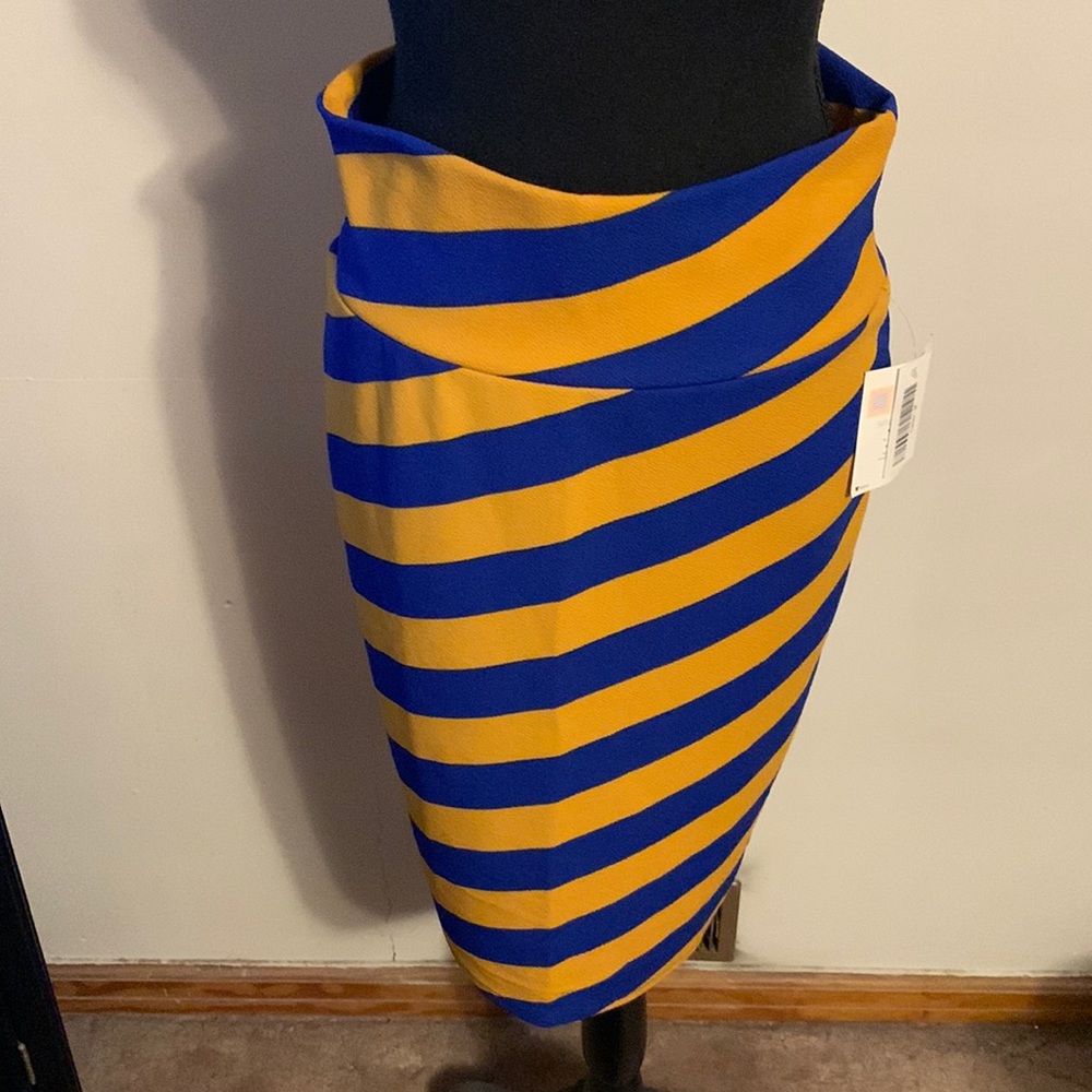 NWT LuLaRoe Cassie Skirt Medium